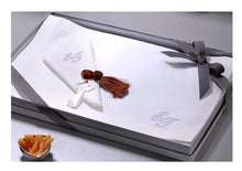 Φόρτωση εικόνας στο εργαλείο προβολής Συλλογής, SOUS PLAT & ΠΕΤΣΕΤΑ ΦΑΓΗΤΟΥ, ΛΕΥΚΟ ΓΑΛΛΙΚΟ ΛΙΝΟ, ΜΕ ΚΕΝΤΗΜΑ ΜΟΝΟΓΡΑΜΜΑΤΑ.